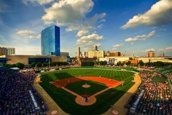 Free Parking! Downtown King Suite Lucas Oil- Conv Center Skywalk#1 إنديانابوليس المظهر الخارجي الصورة